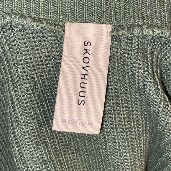 Elegant Olive Gemstone Zipper Turtleneck Sweater - Picture 6 of 7